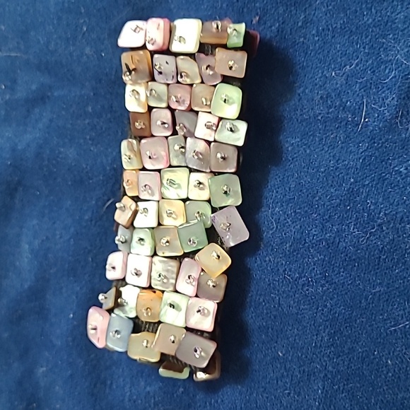 2/$12 Shell multi colour bracelet on stretch elastic - Picture 5 of 5